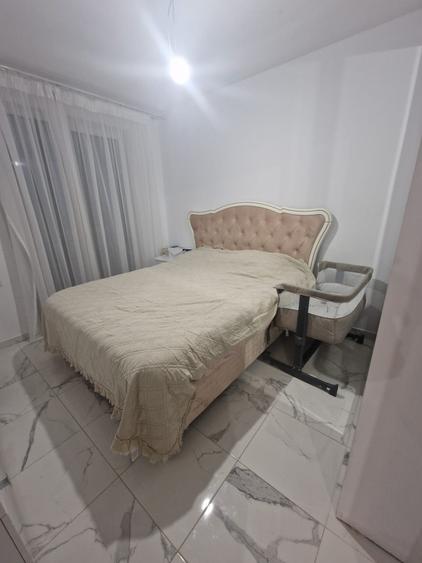 Apartament cu 3 camere semidecomandat, mobilat în Păcurari