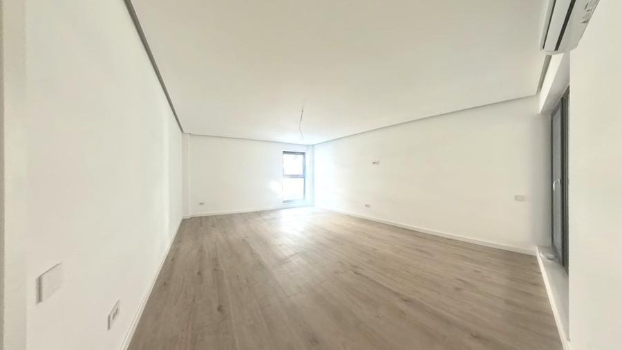Apartament cu 3 camere decomandat în Străulești