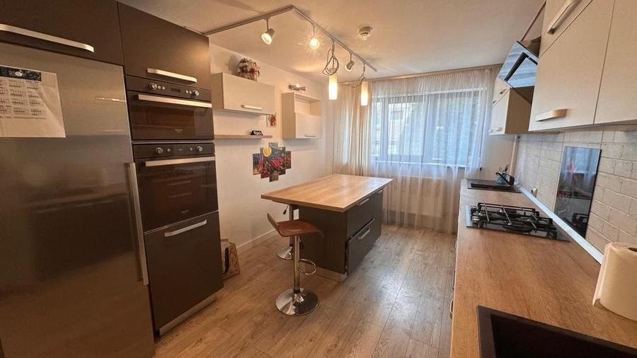 Casă cu 7 camere cu Teren 200 Mp în Ștrand