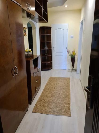 Apartament cu 3 camere semidecomandat în Complex Studențesc