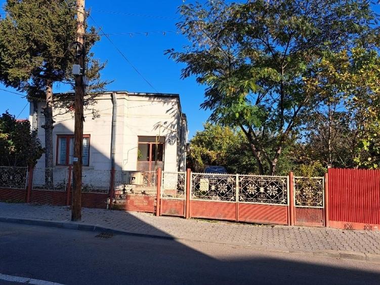 Casă individuală cu 5 camere cu Teren 2200 Mp în Gară
