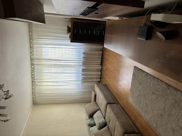 Apartament cu 3 camere decomandat în 1 Decembrie