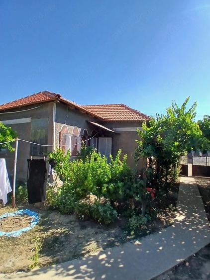 Casă cu 1 camere cu Teren 1200 Mp în Vânători