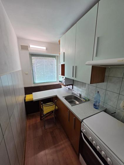 Apartament cu 3 camere semidecomandat în Cetății