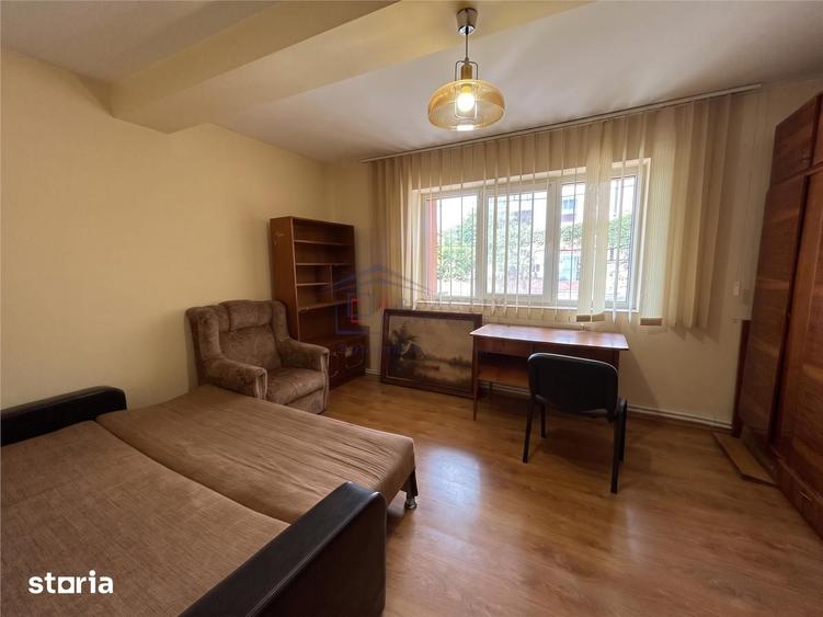 Apartament cu 3 camere semidecomandat în Ultracentral