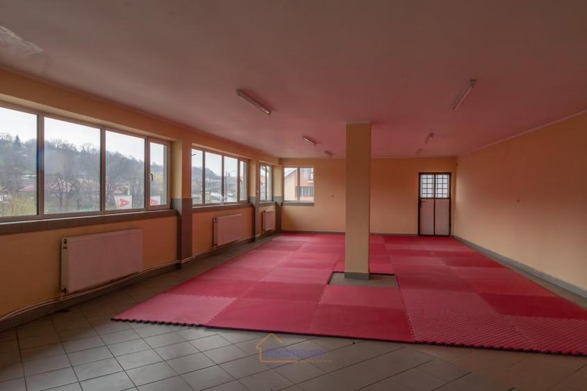 Spațiu comercial, de 175 mp, în Moinești