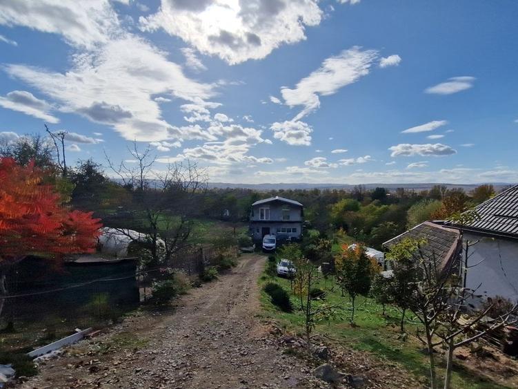 Casă individuală cu 5 camere cu Canalizare în Ocoliș