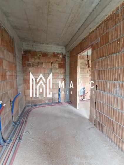 Apartament cu 4 camere decomandat în Cristian
