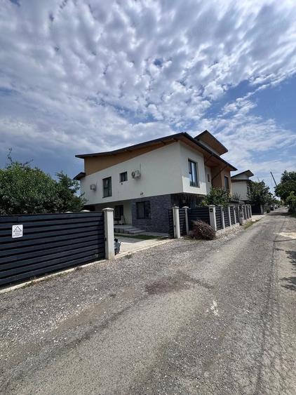 Casă cu Teren 250 Mp în Tunari