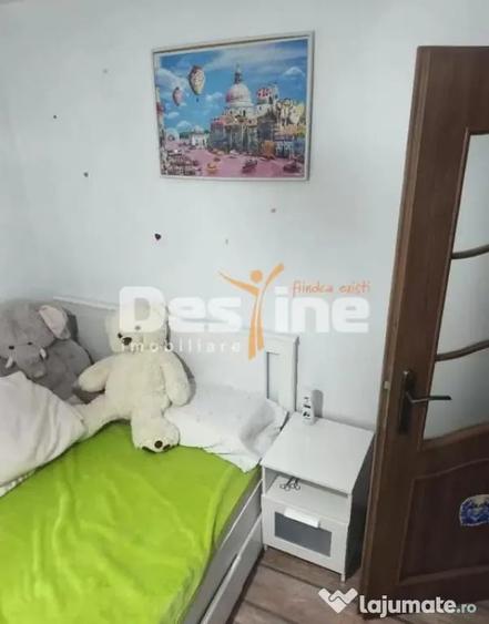 Apartament cu 3 camere decomandat în Dâmbovița