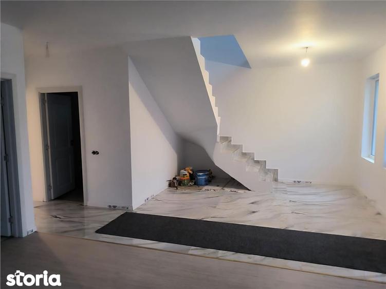Casă cu 5 camere cu Teren 330 Mp în Central