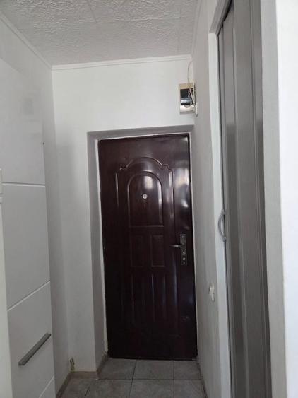 Garsonieră în Vest