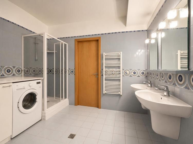 Apartament cu 4 camere decomandat în Kiseleff
