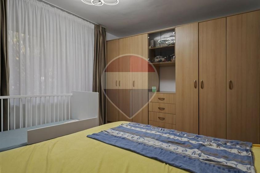 Apartament cu 3 camere semidecomandat, mobilat în Vitan Mall
