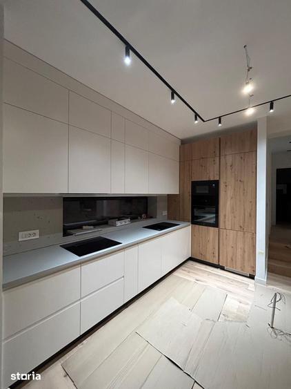 Casă cu 5 camere cu Teren 400 Mp în Est