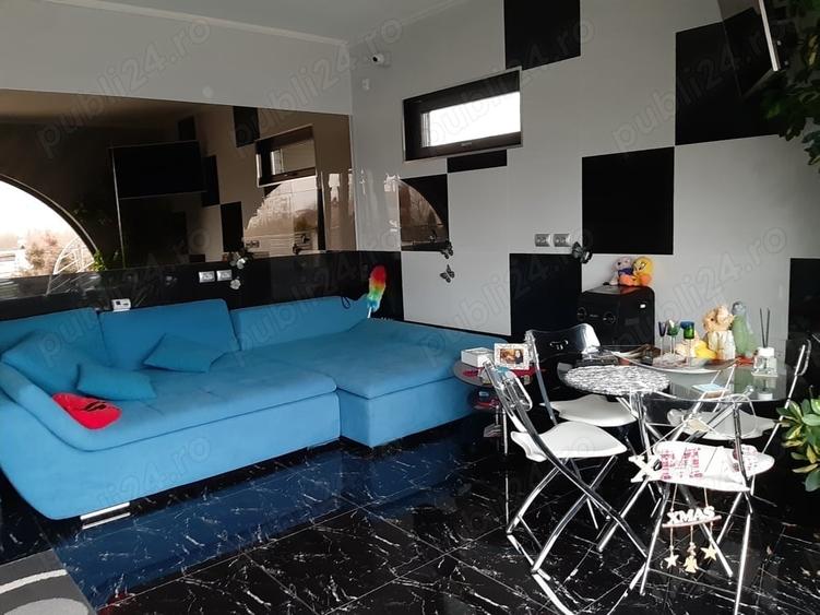 Casă cu 6 camere cu Teren 3500 Mp în Cireșu
