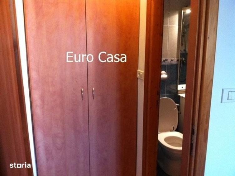 Apartament cu 2 camere semidecomandat în Craiovei