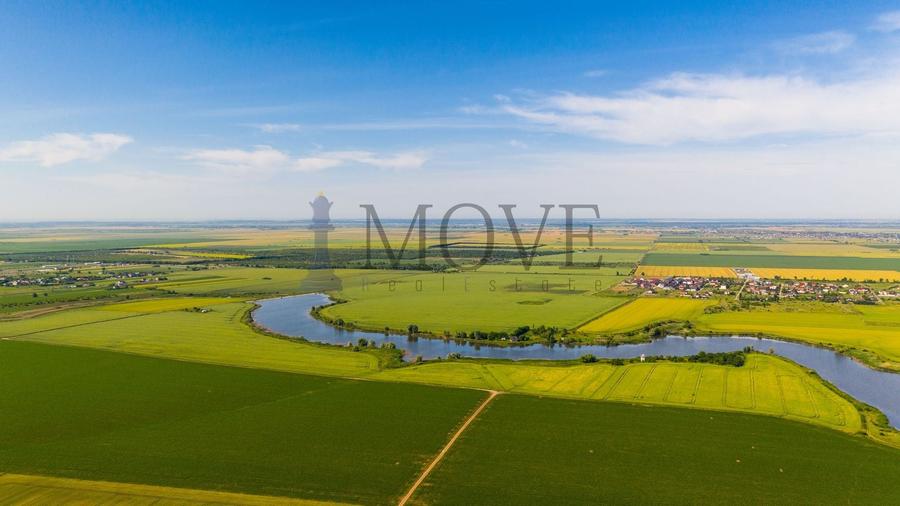 Teren agricol extravilan de 220000 mp, în Est