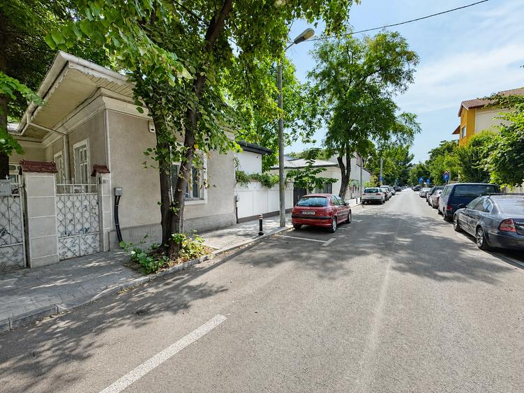 Casă individuală cu 5 camere cu Garaj în Tei