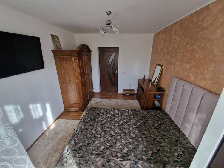 Apartament cu 3 camere semidecomandat în Exterior Vest
