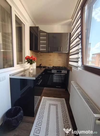 Apartament cu 2 camere semidecomandat în Roșu