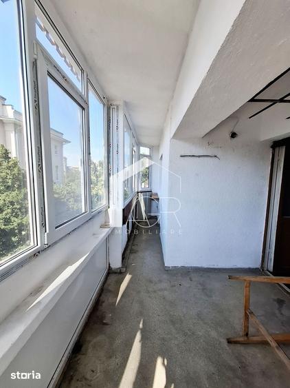 Apartament cu 3 camere decomandat în Republicii