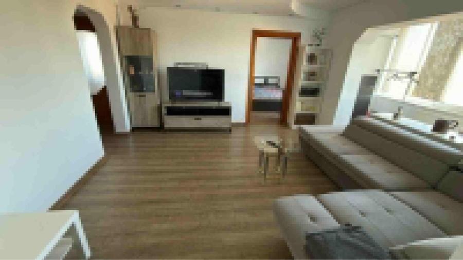 Apartament cu 3 camere semidecomandat în Central