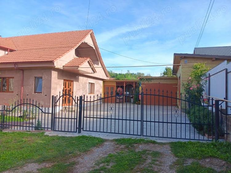 Casă cu Teren 500 Mp în Moinești