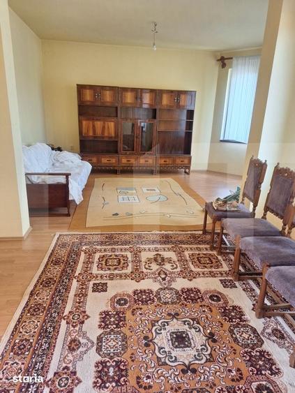 Casă cu 7 camere cu Teren 550 Mp în Central