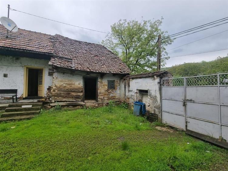Casă individuală cu 2 camere cu Teren 382 Mp în Șinca Nouă