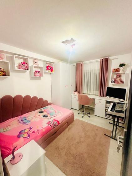Apartament cu 3 camere decomandat în Crâng