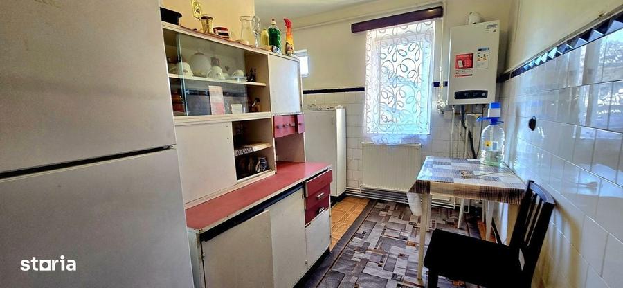 Apartament cu 3 camere decomandat în Micro 5