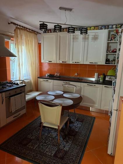 Apartament cu 4 camere în Radu Negru