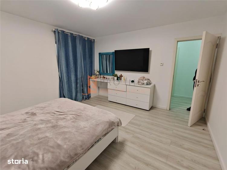 Casă cu 6 camere decomandat cu Canalizare în Micro 5