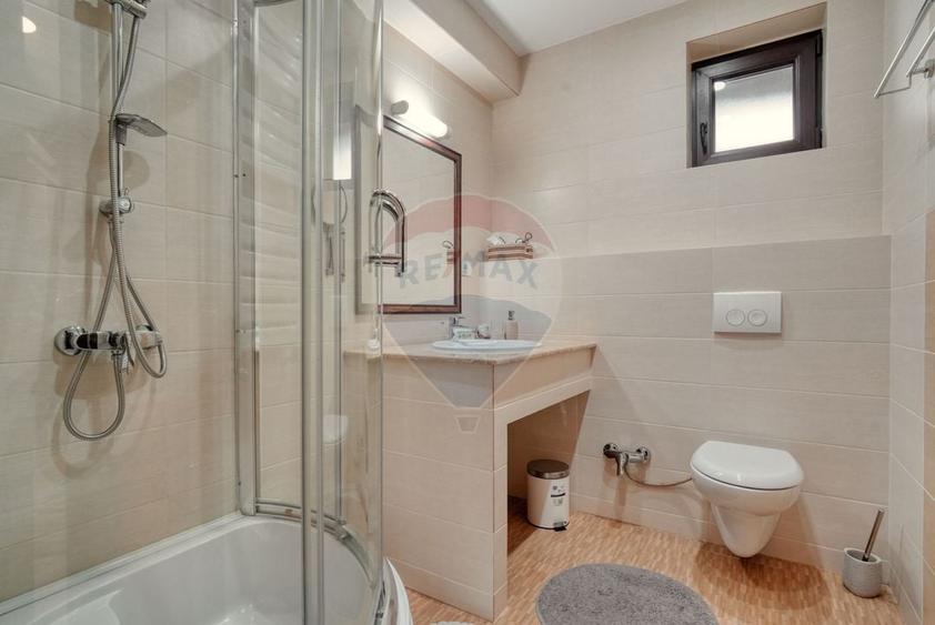 Hotel/Pensiune, de 328 mp, în Tohănița