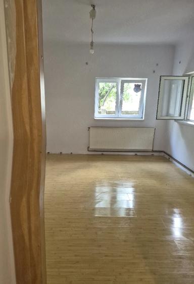 apartament 2 camere la curte - 1