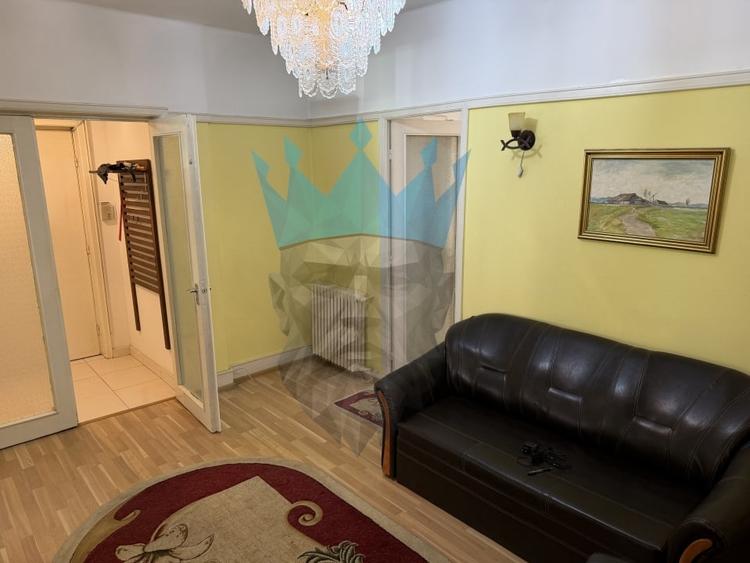 Apartament cu 3 camere semidecomandat, mobilat în P-ța Rosetti