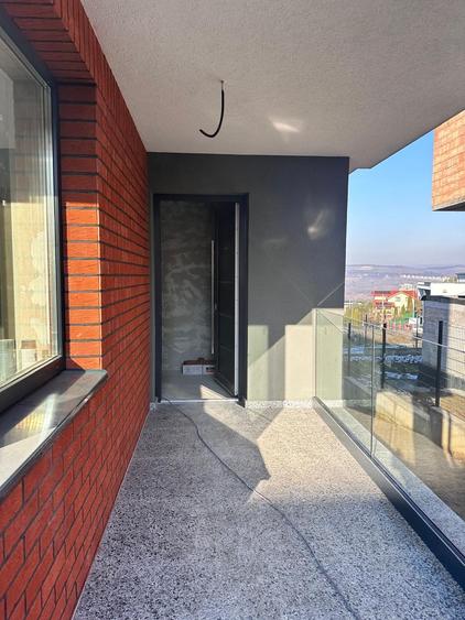 Duplex cu 5 camere cu Canalizare în Florești