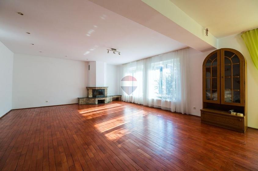 Casă individuală cu 4 camere cu Teren 700 Mp în Dârste