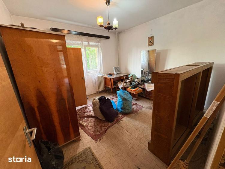Apartament cu 3 camere decomandat în Tei