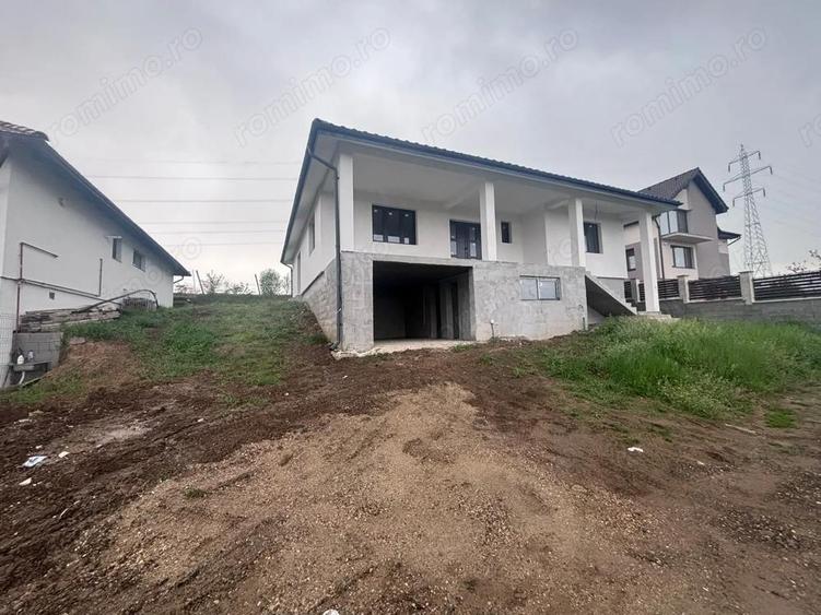 Casă cu 4 camere cu Teren 500 Mp în Nazna