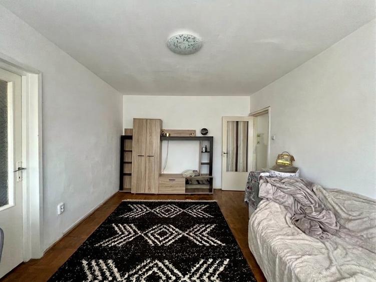 Apartament cu 2 camere semidecomandat, mobilat în Soarelui