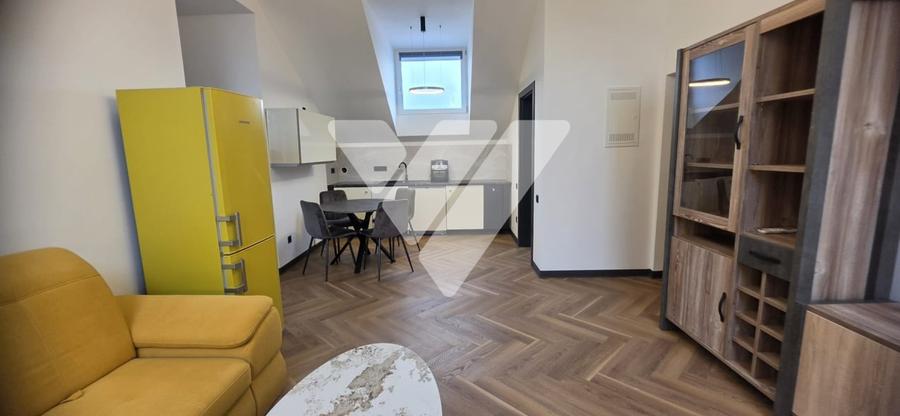 Apartament cu 3 camere decomandat, mobilat în Turnișor