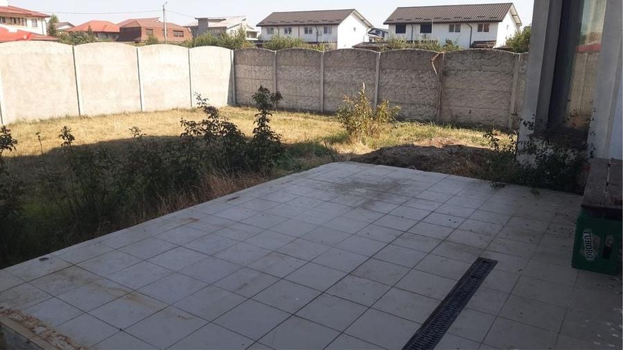 Casă cu 4 camere în Domnești