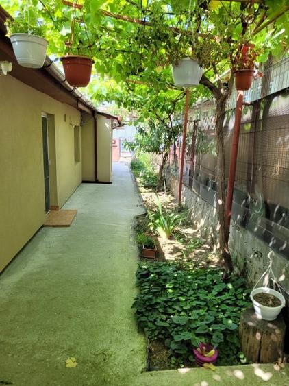 Casă individuală cu 3 camere cu Canalizare în Central