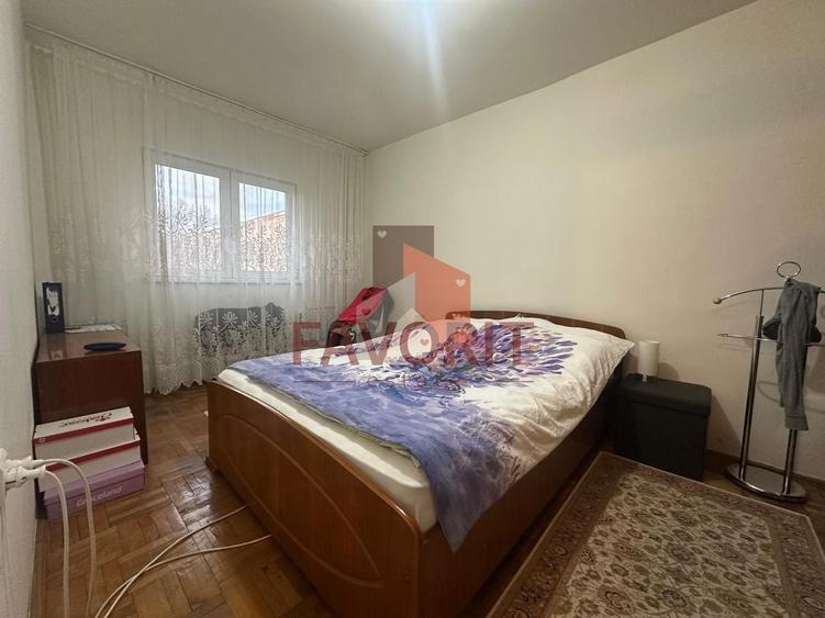 Apartament cu 3 camere decomandat, mobilat în Girocului