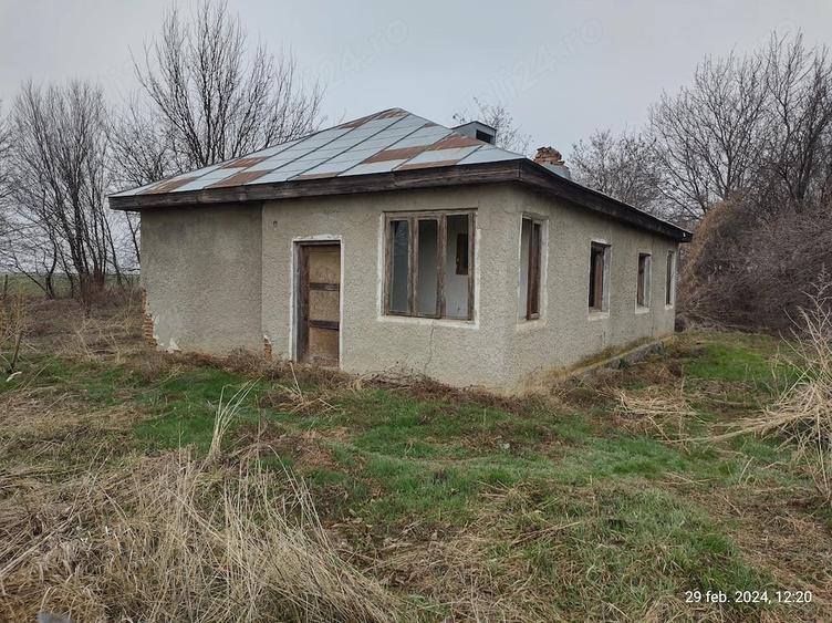 Casă cu Teren 4600 Mp în Central