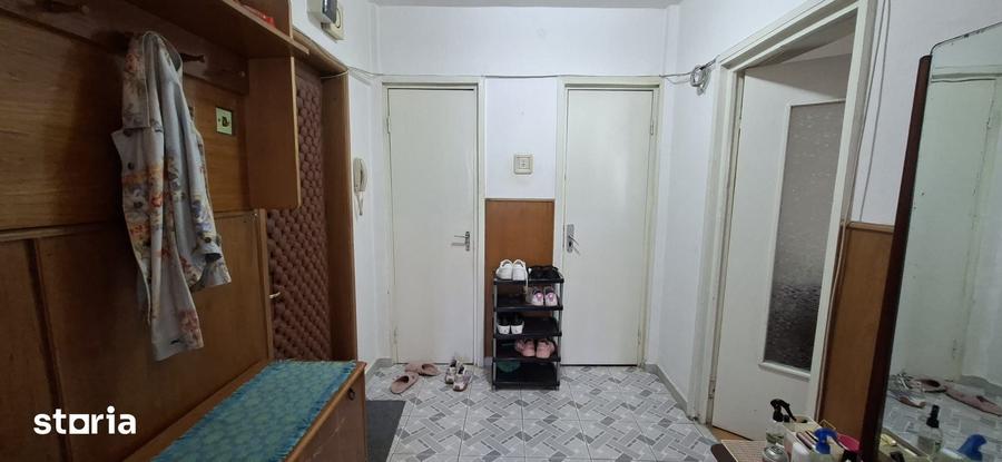 Apartament cu 3 camere semidecomandat în Nord