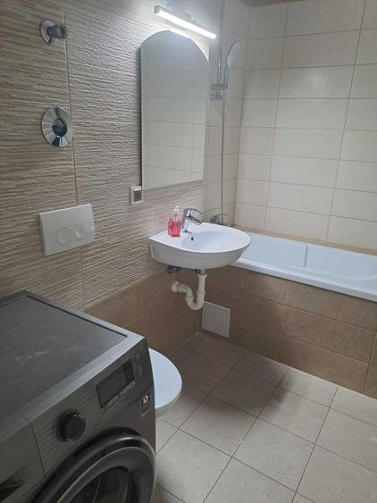 Apartament cu 3 camere decomandat, mobilat în Central
