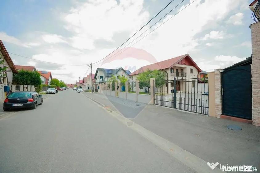 Casă cu 7 camere cu Teren 600 Mp în Haieu